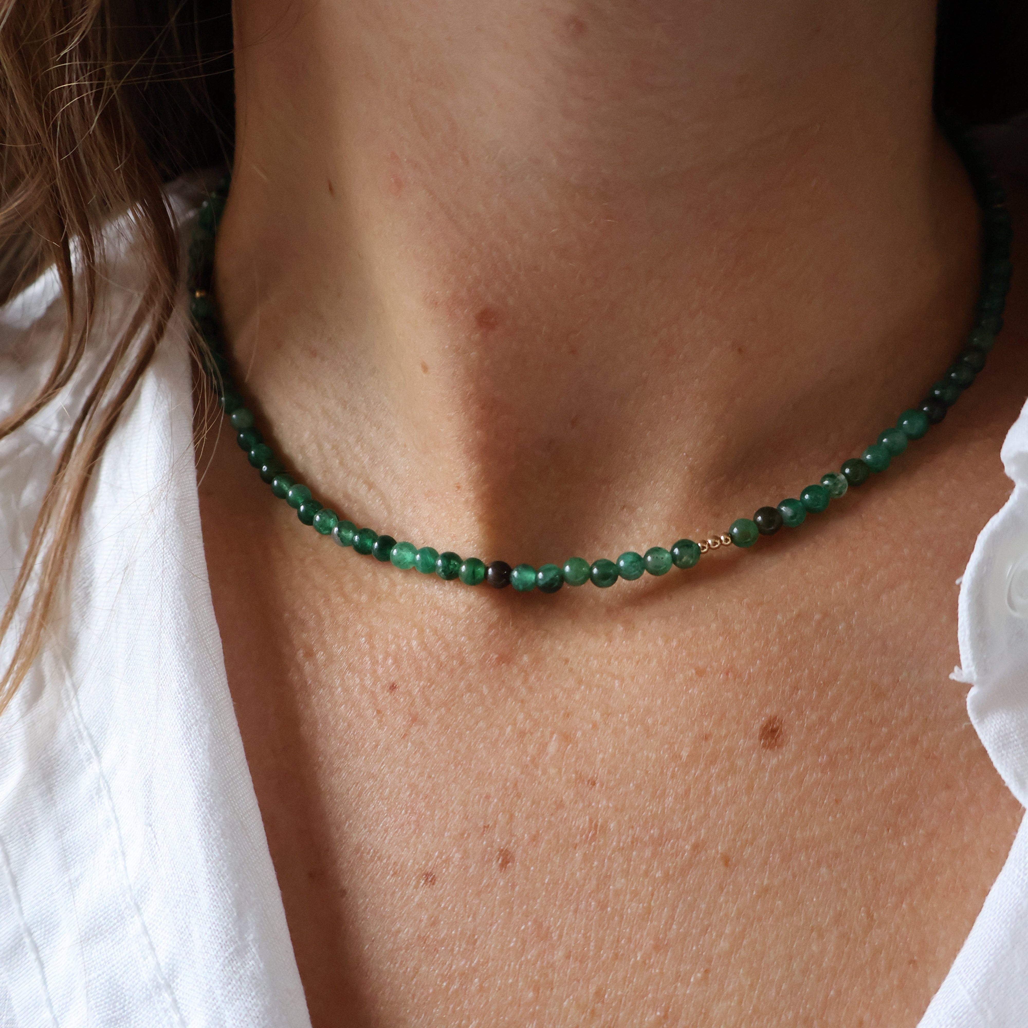 ketting van groene mica kralen en goldfilled kralen