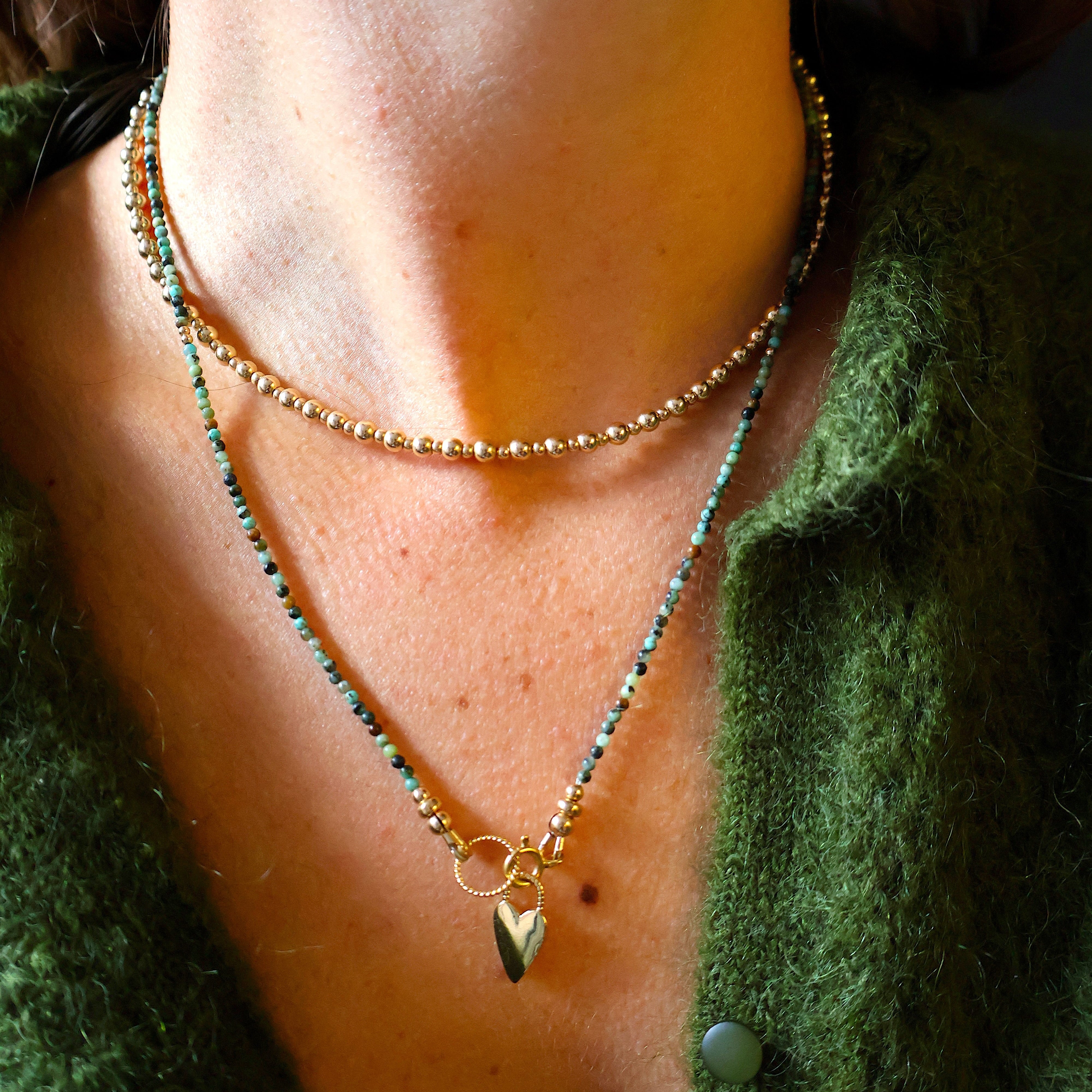 langere ketting van afrikaans turkoois en goldfilled kraaltjes