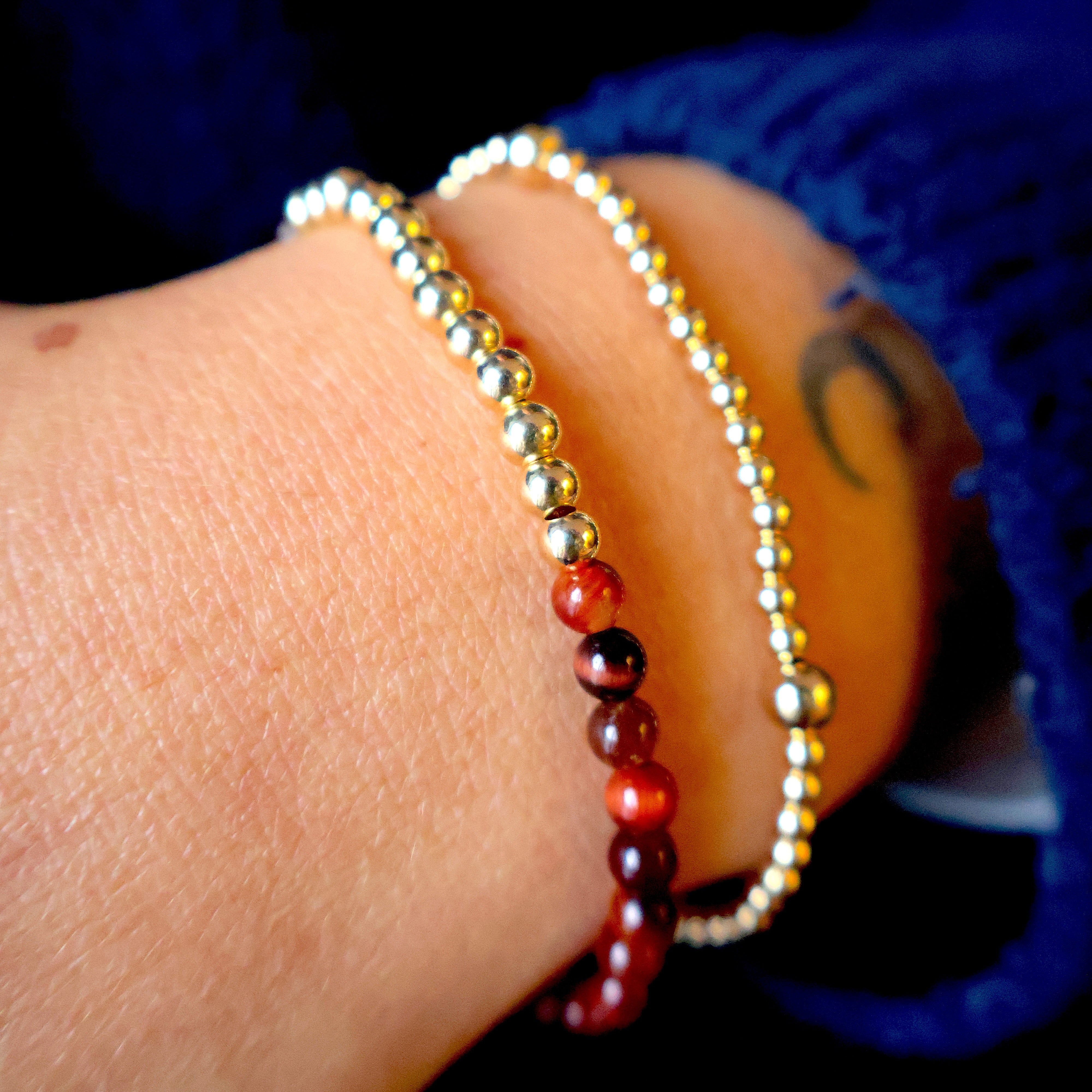 armband van rode tijgeroog met goldfilled kralen