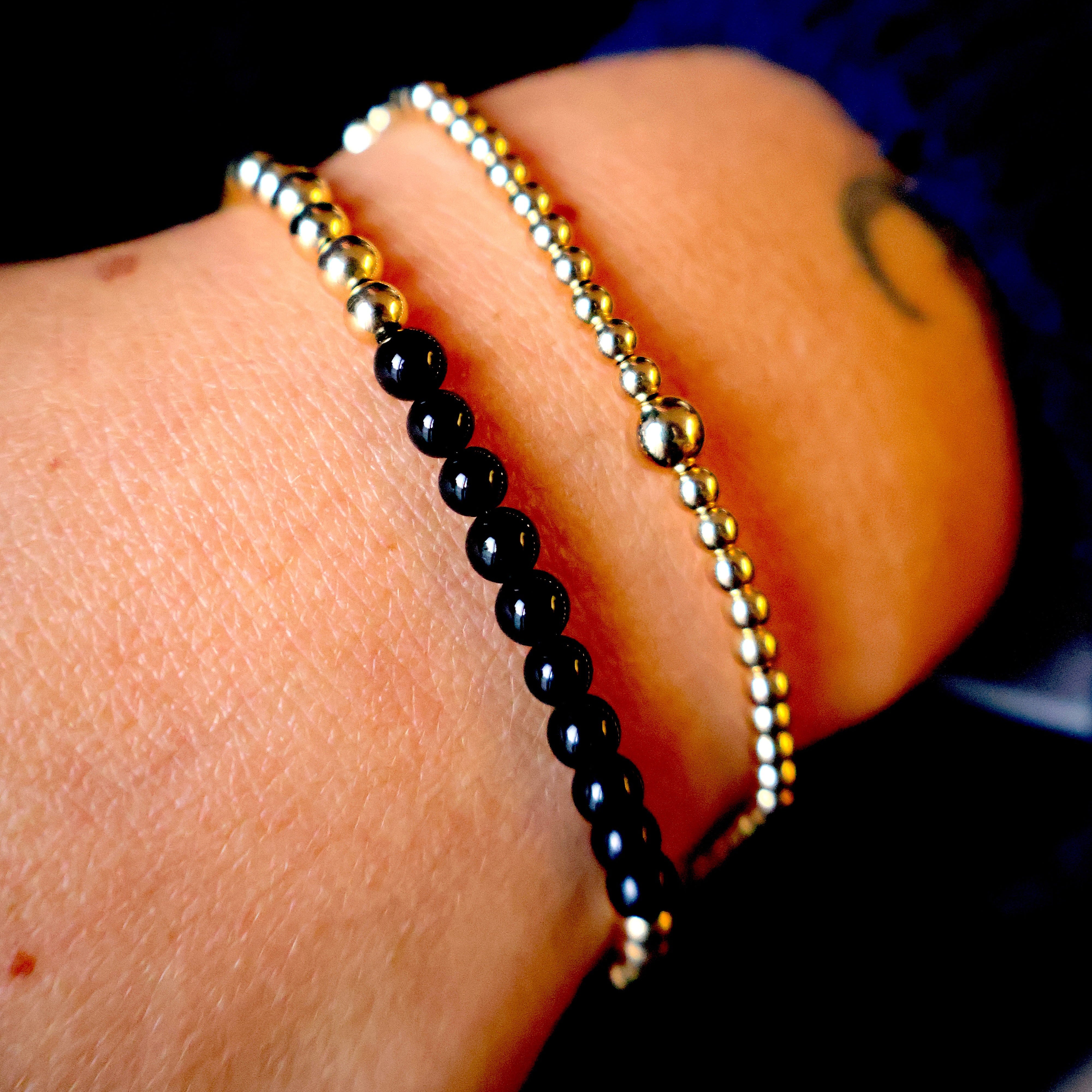 armband van goldfilled met zwarte onyx kralen
