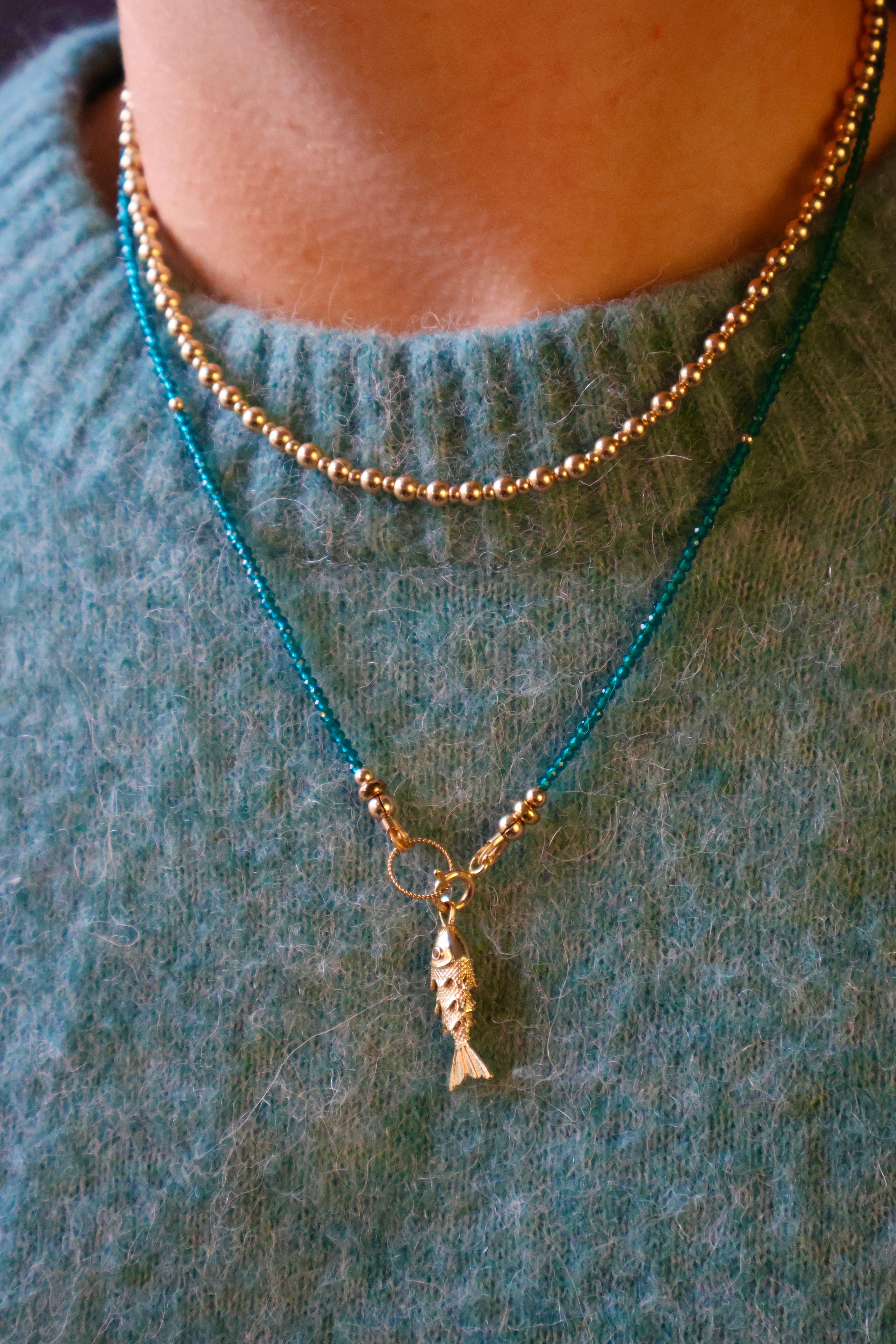 ketting van blauwe spinel en goldfilled kraaltjes lang