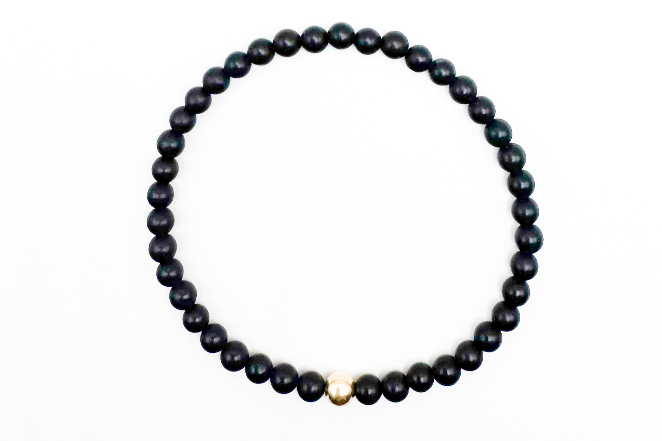 armband van zwarte matte onyx met goldfilled kraal