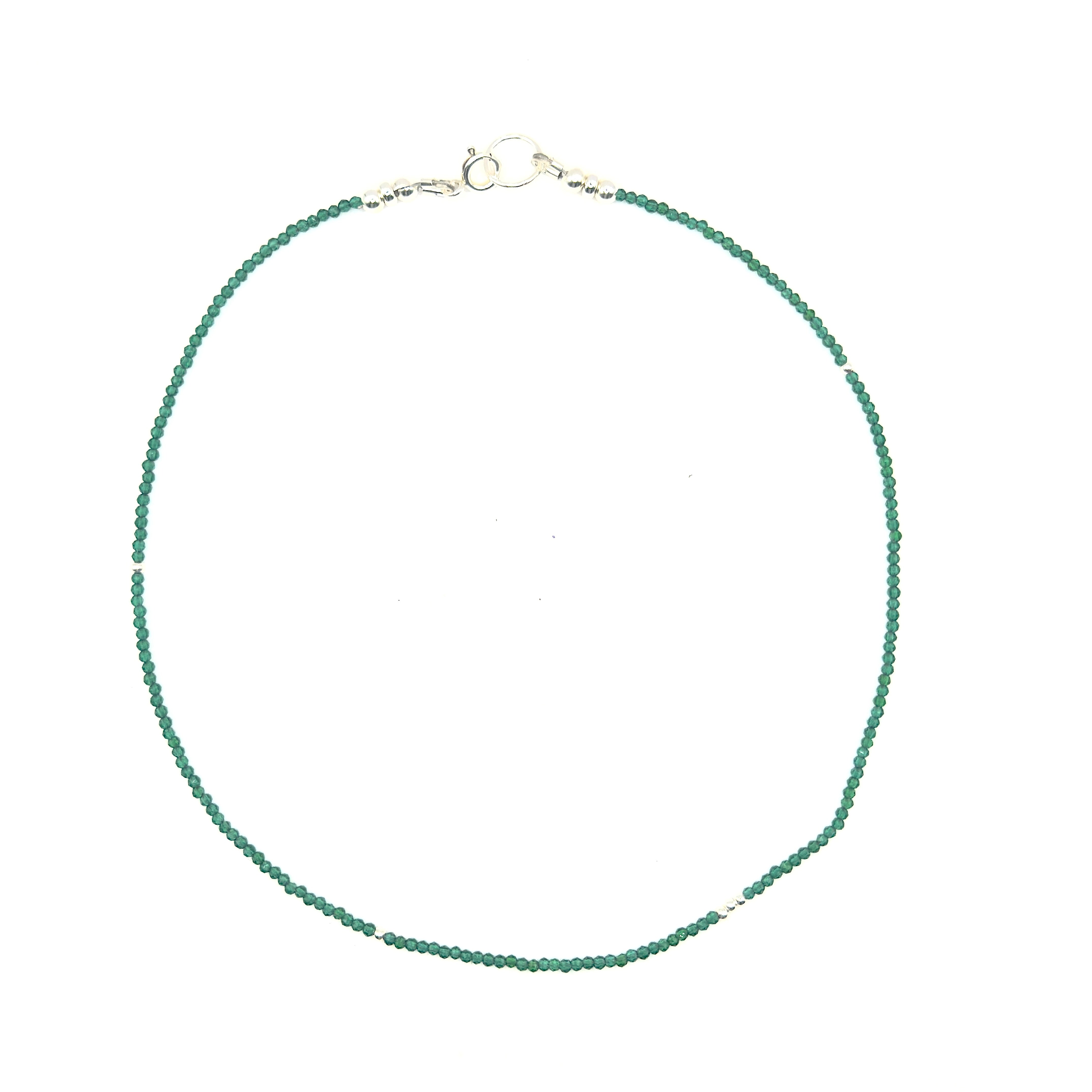 ketting van groen facet natuursteen en sterling zilveren kraaltjes