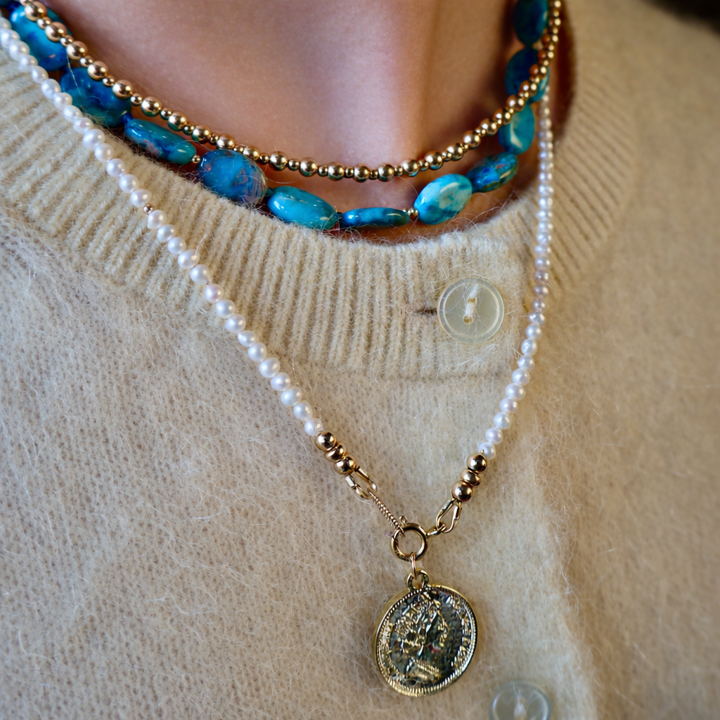 ketting van platte agaat stenen en een aantal goldfilled kraaltjes