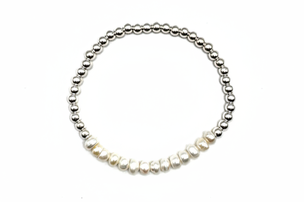 zilveren armband met in het midden ovale pareltjes