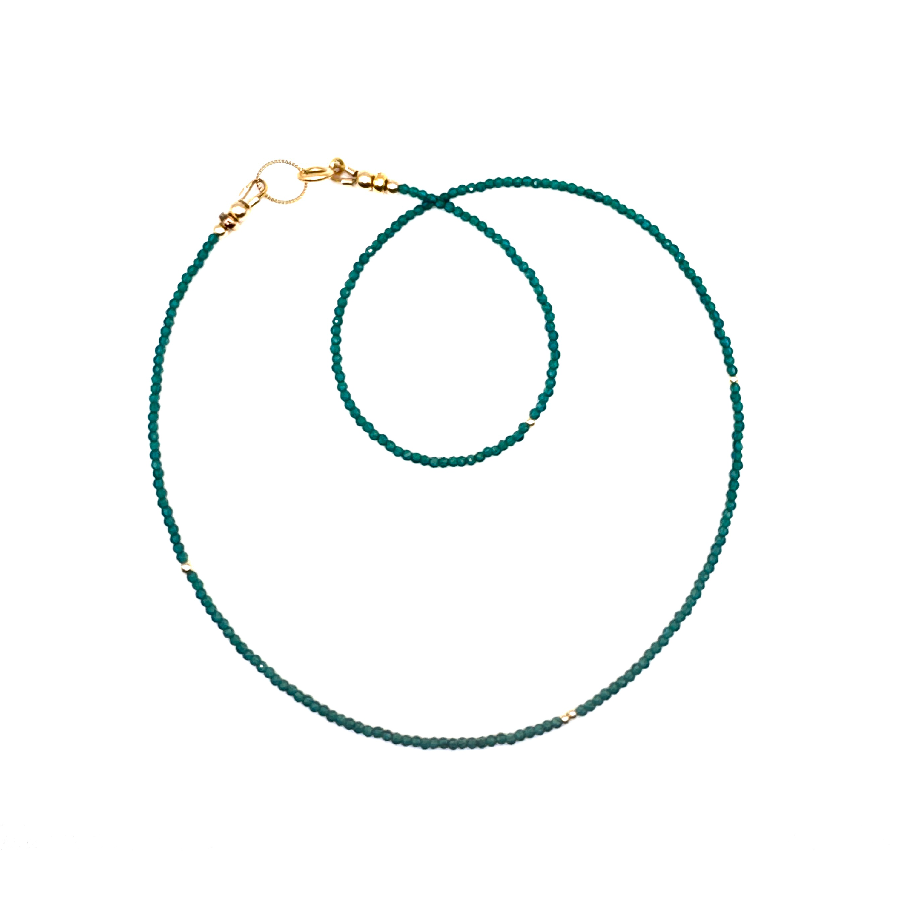 ketting van blauwe spinel en goldfilled kraaltjes lang