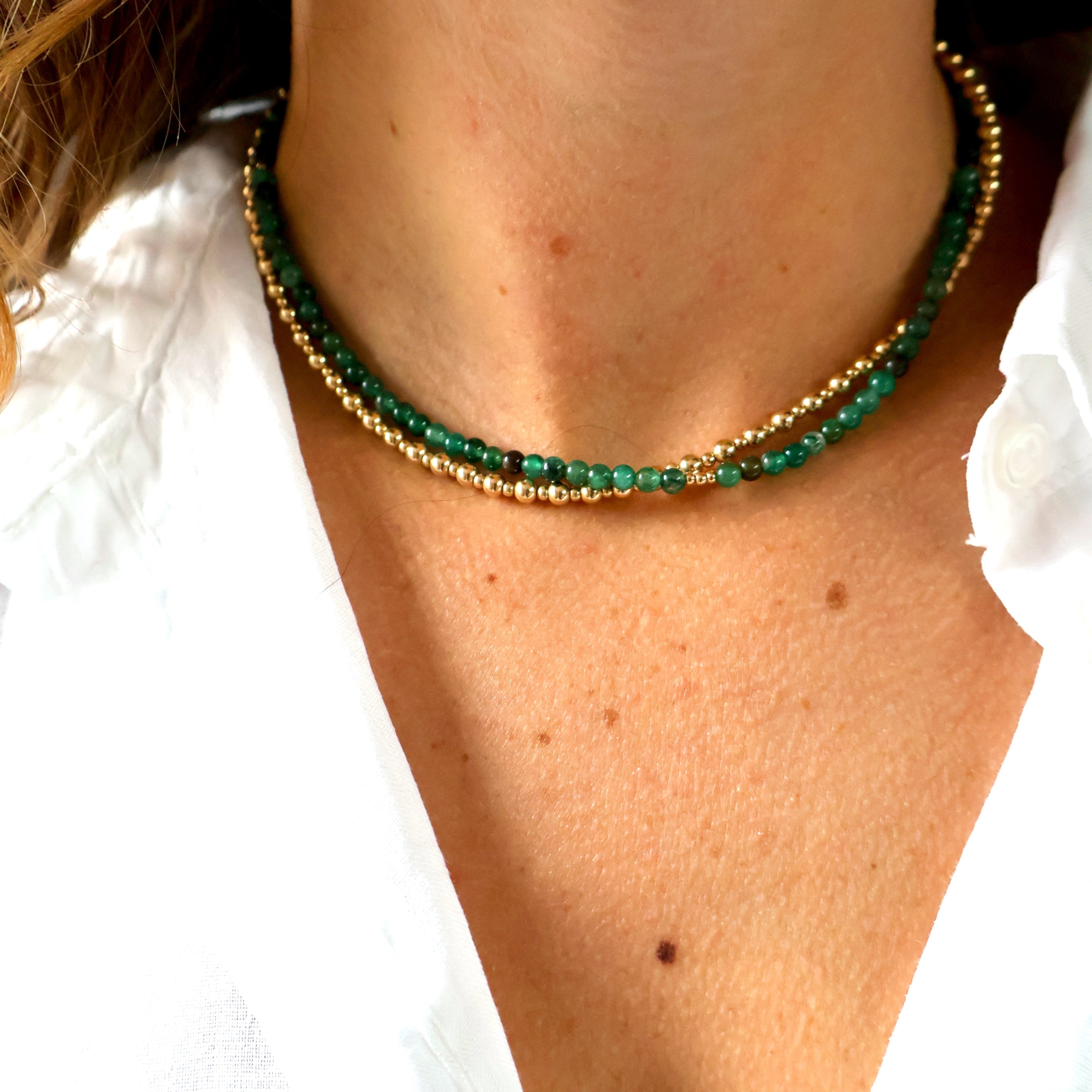 ketting van groene mica kralen en goldfilled kralen