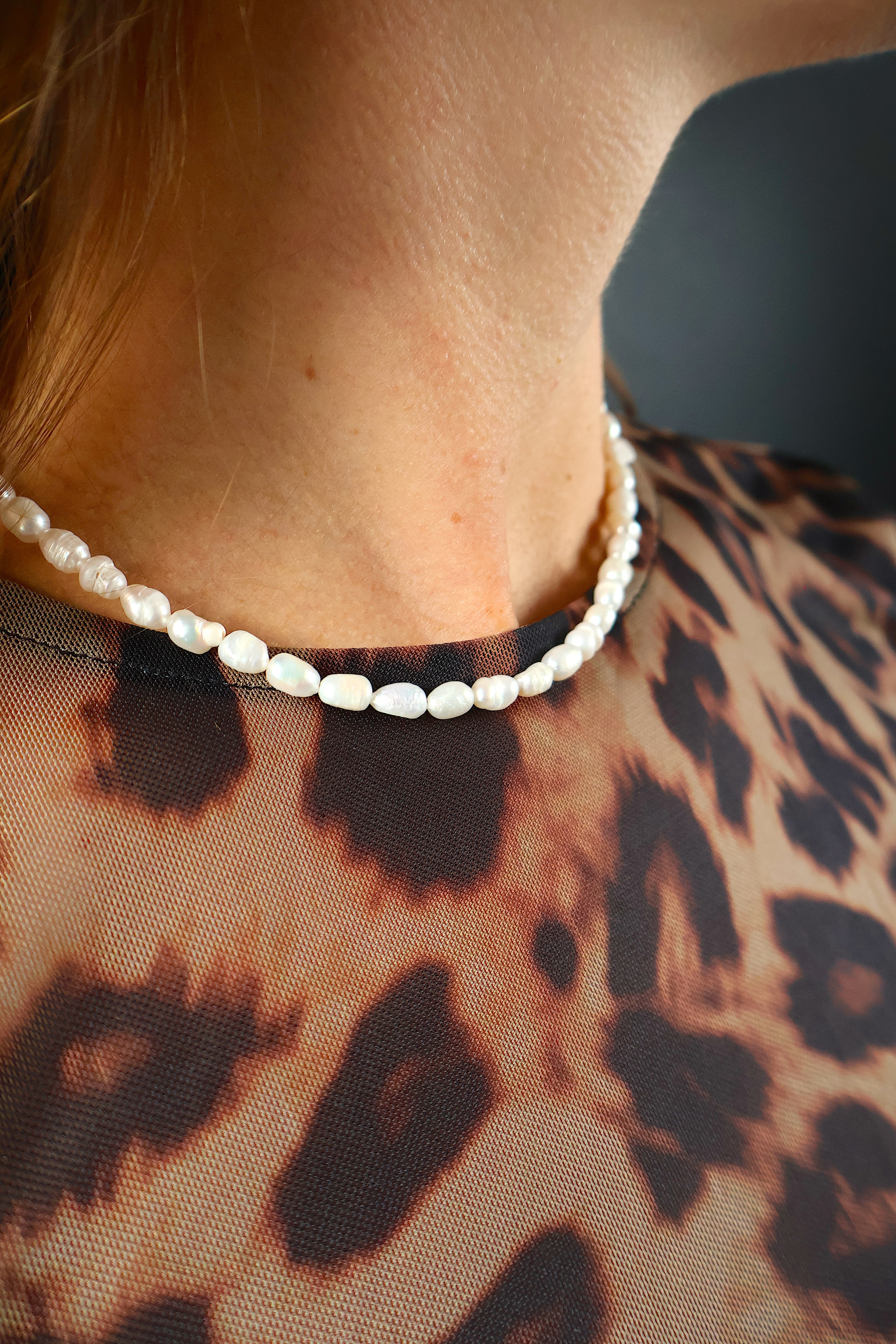 parelketting van ovale parels en goldfilled sluiting