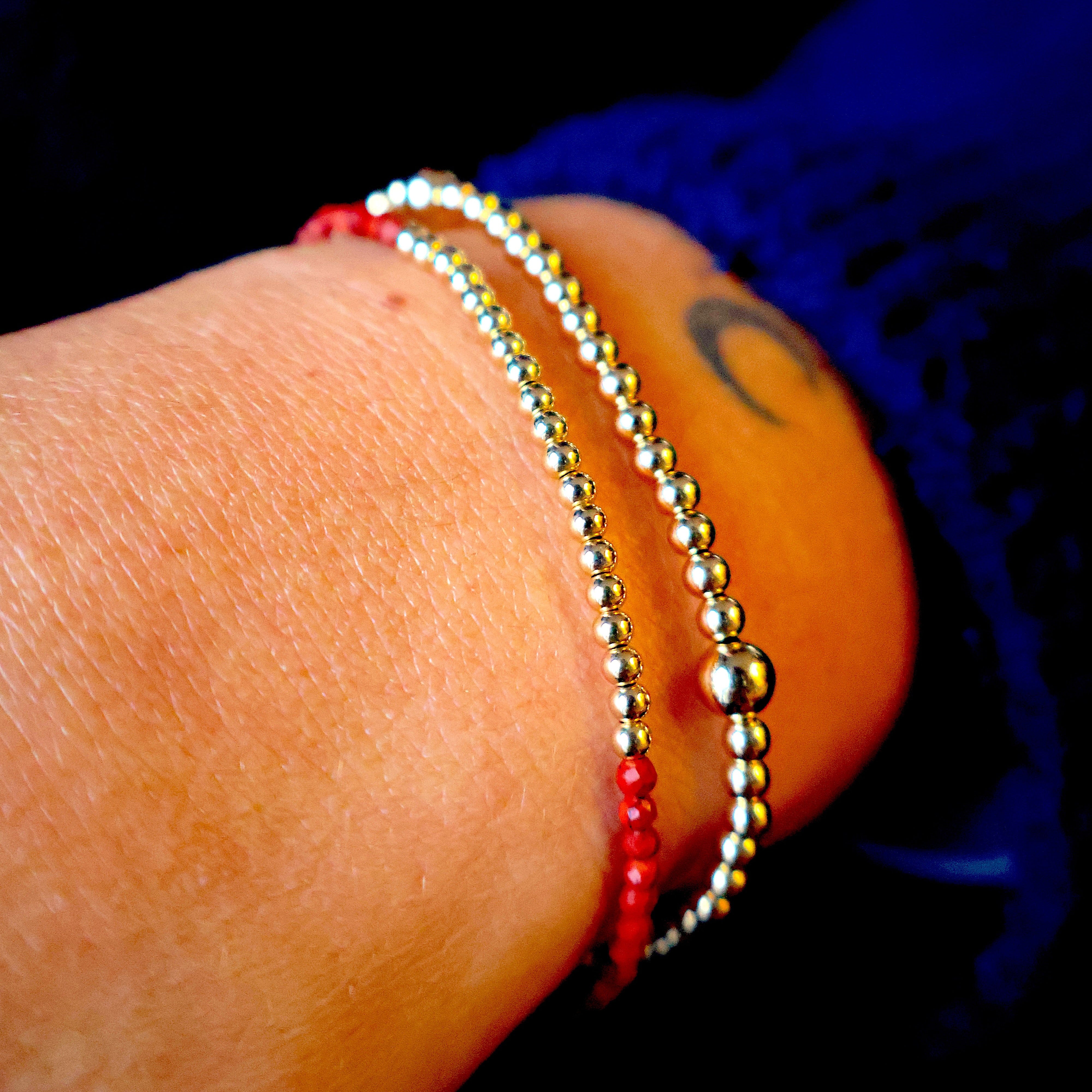 armband van rode jaspis en goldfilled kralen