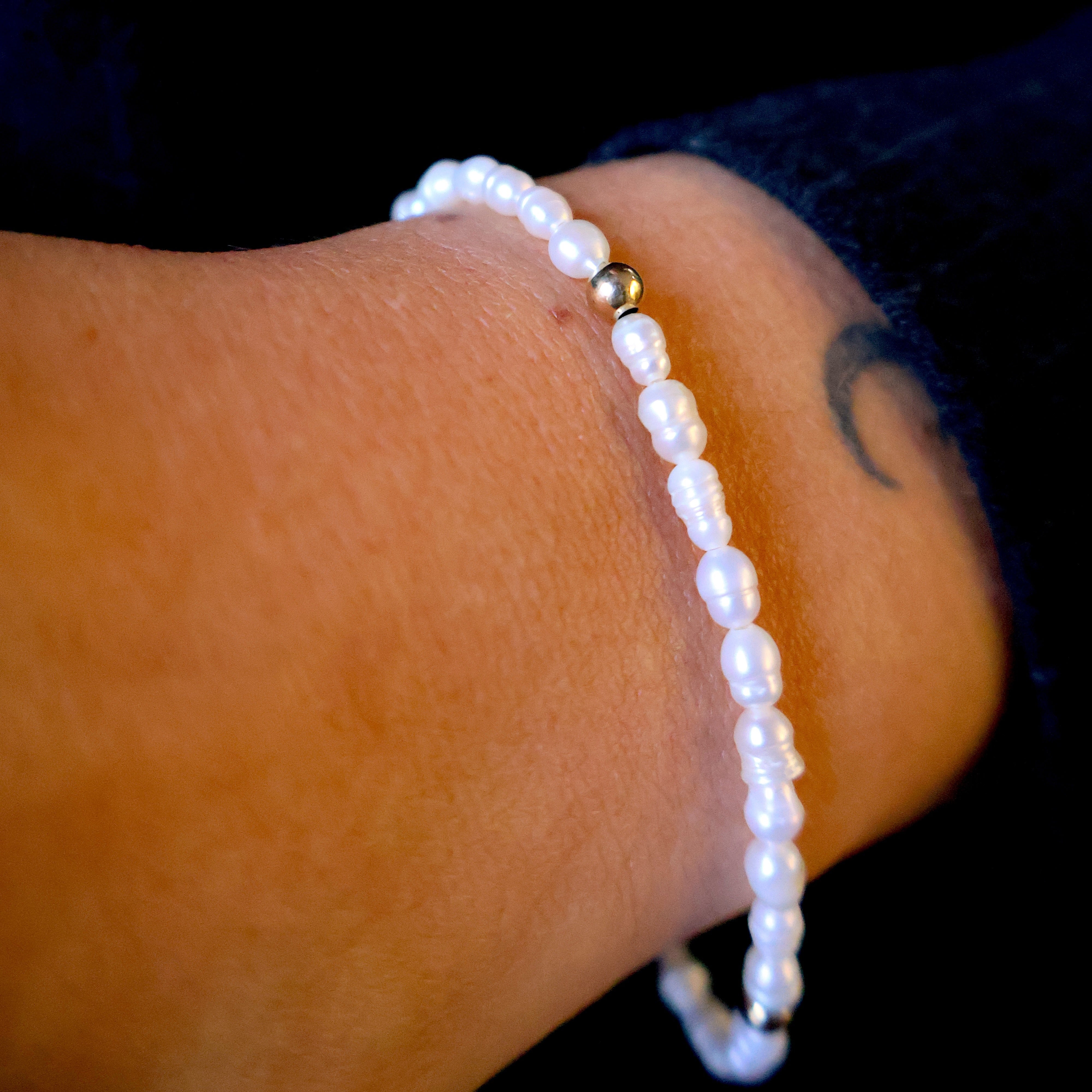 armbandje van zoetwaterpareltjes en  sterling zilveren kralen