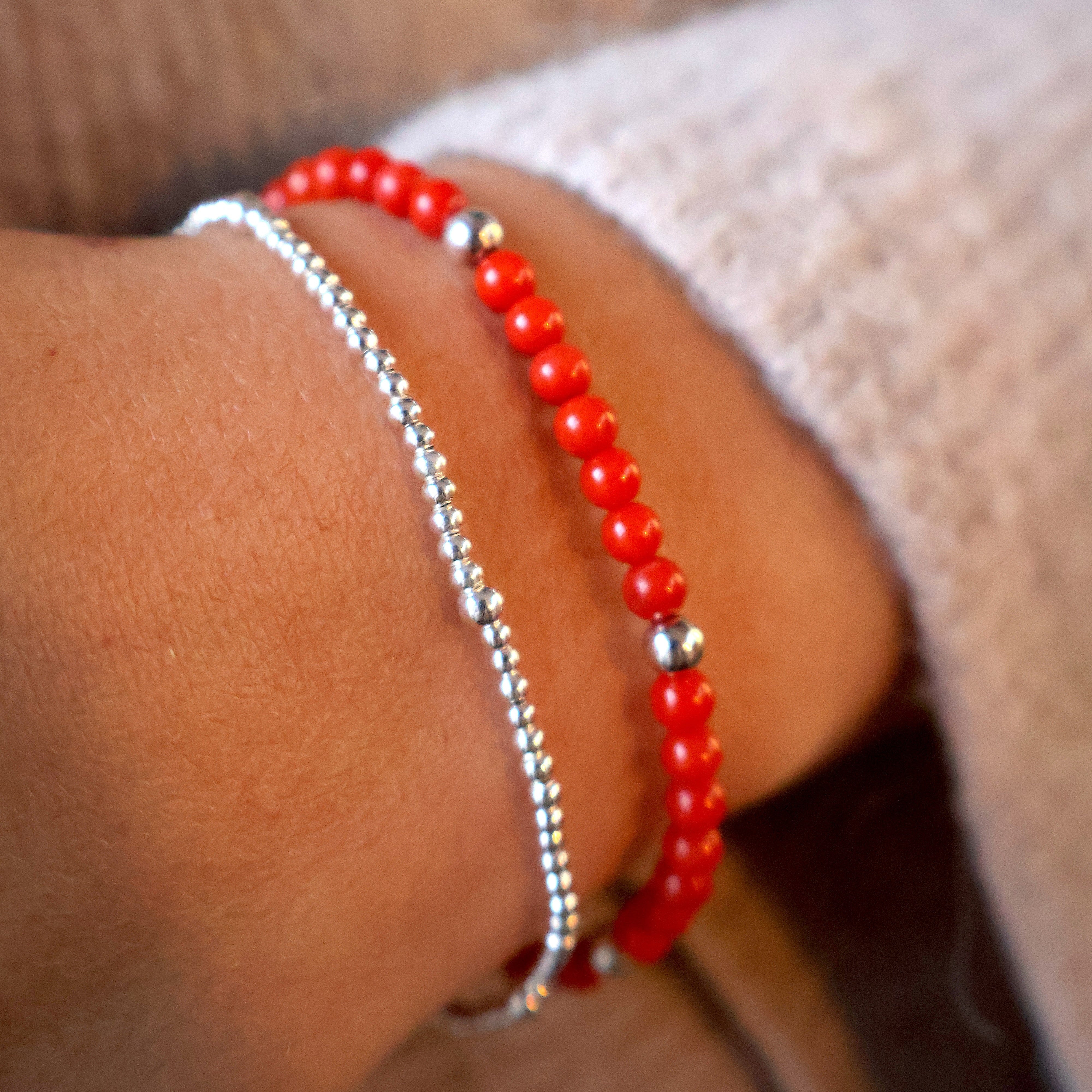 armband van bloedkoraal en sterling zilveren kralen
