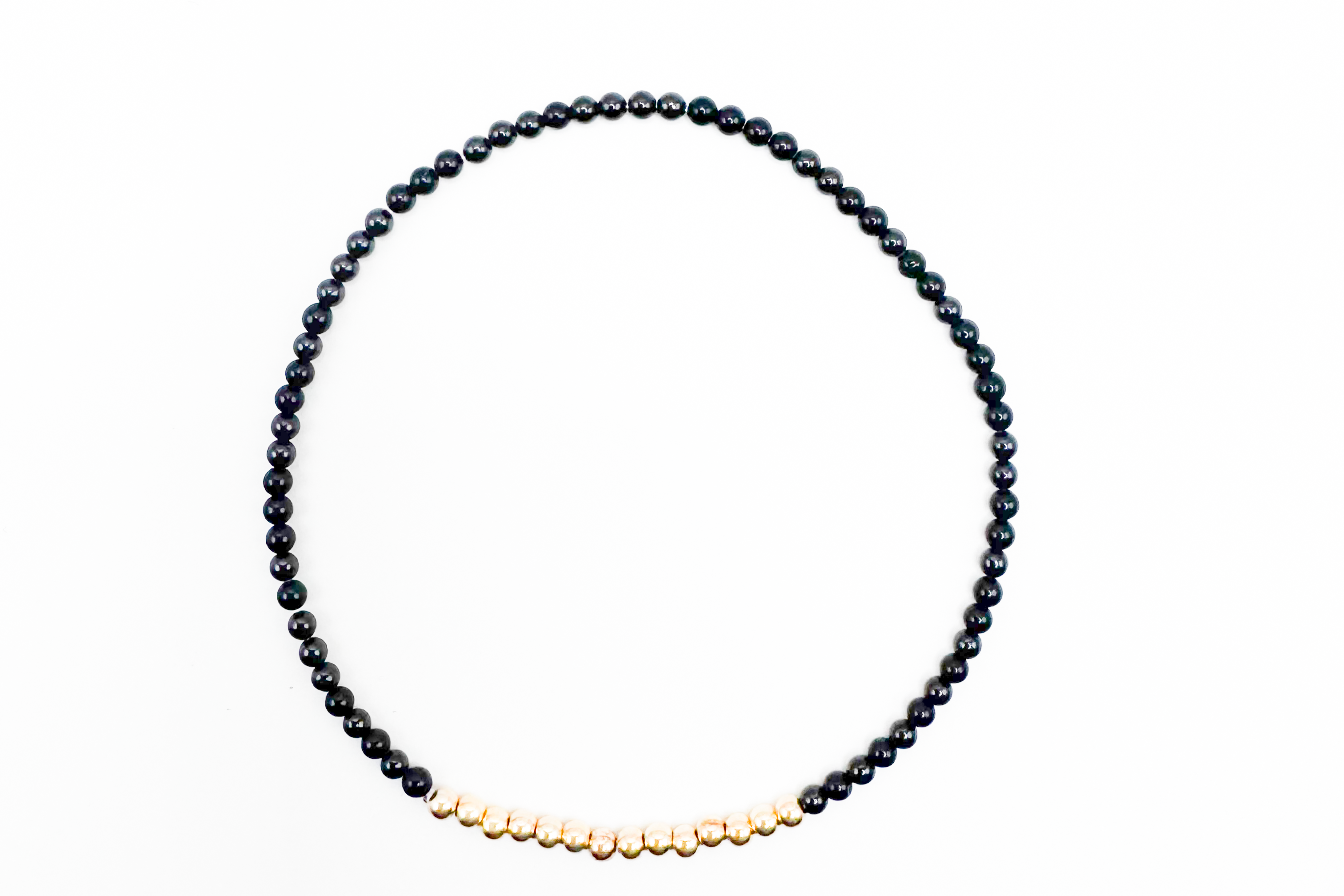 armband van fijne onyx  en goldfilled kralen