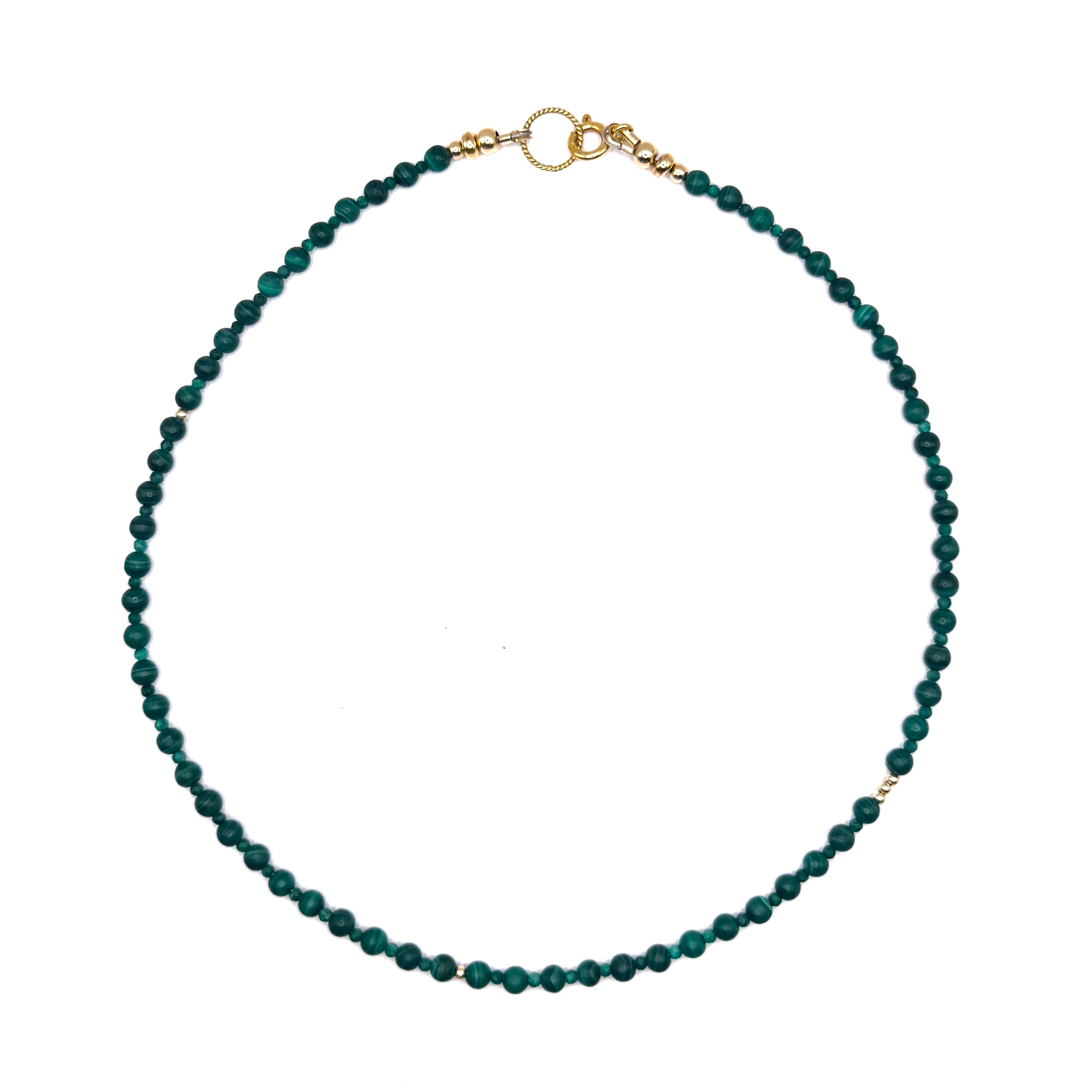 ketting van ronde groene en facet geslepen malachiet  en goldfilled kralen