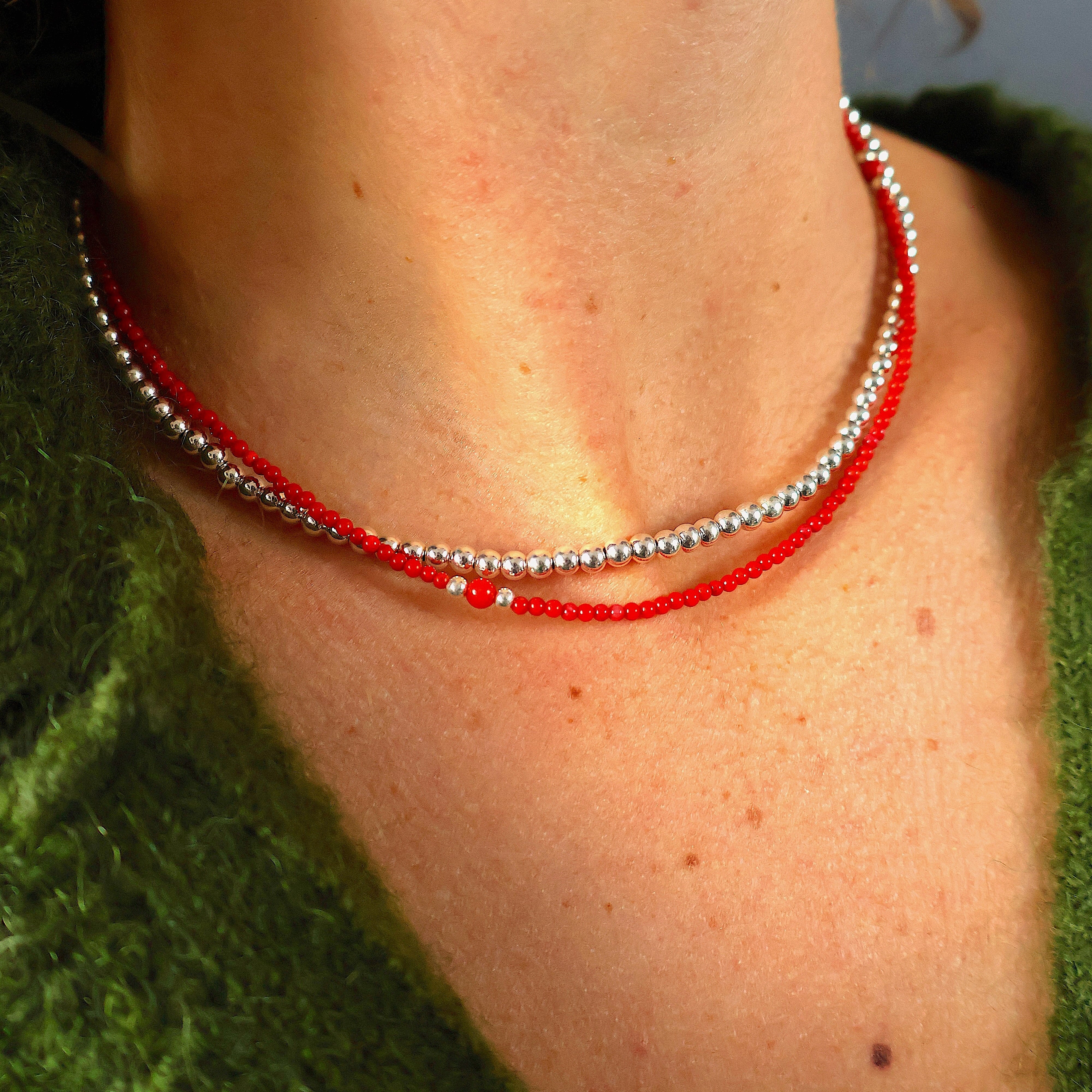 ketting met fijne koraal en sterling zilver kraaltjes