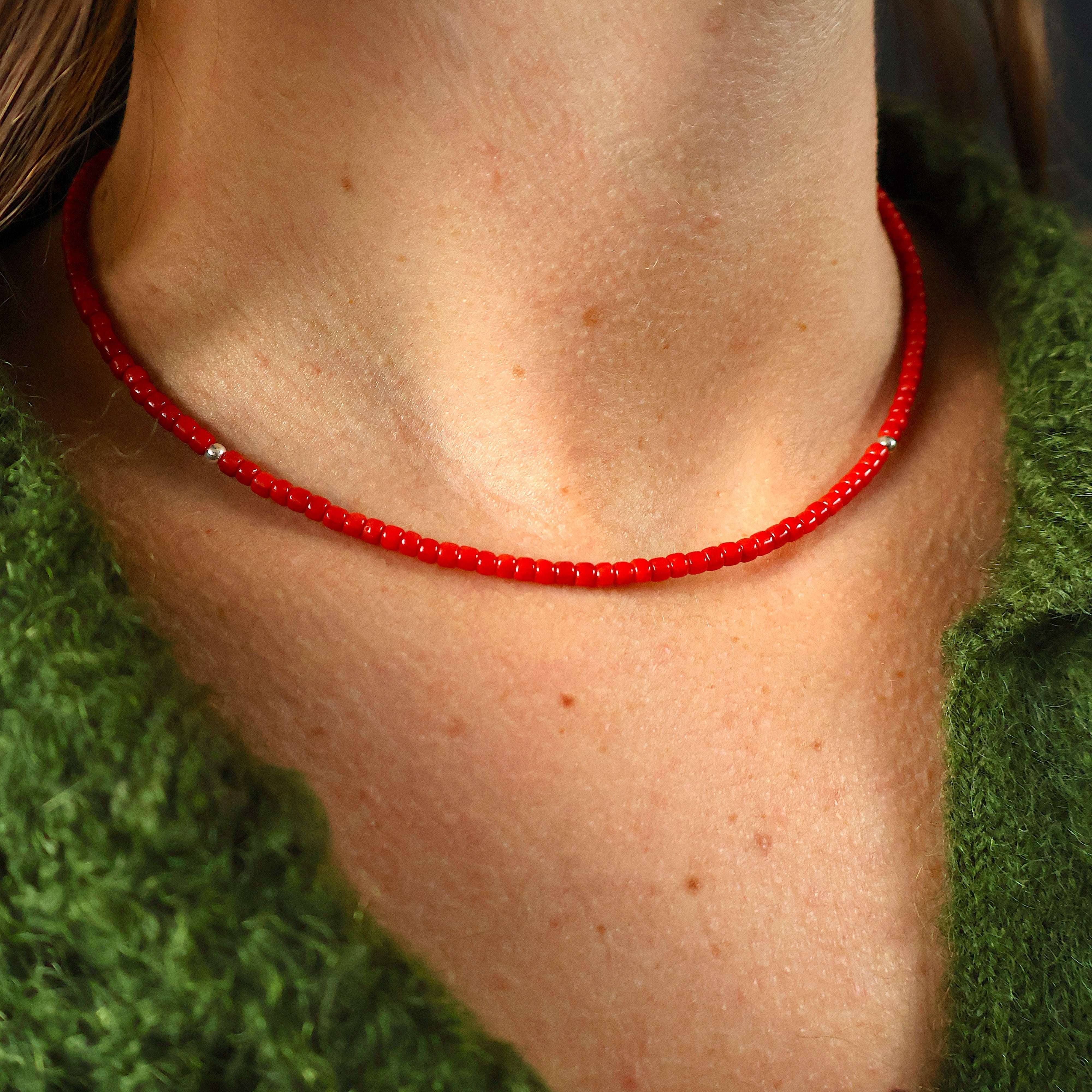 ketting van cilindervorm koraal en sterling zilver kralen